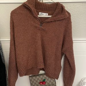 Women’s Hollister sweater size medium (M). Color: brown, slightly used pullover